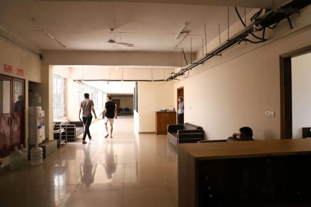 Modern rehab facilities at Nasha Mukti Kendra in India supporting recovery.