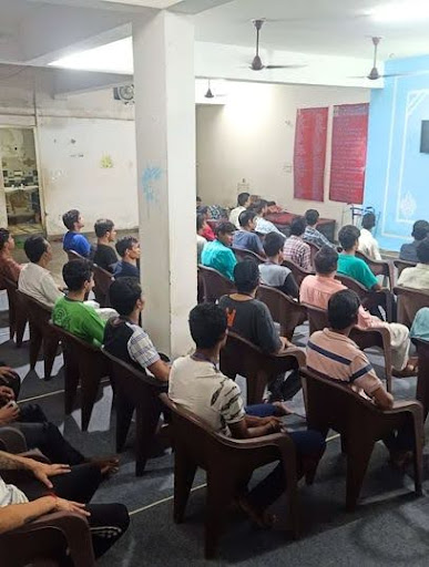 A group treatment session in a Sharab Chodo Kendra in Chandigarh