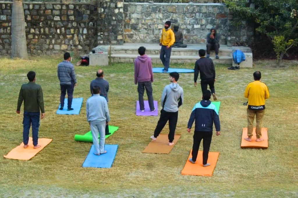 Uttarakhand rehab centres offering therapy and yoga sessions.