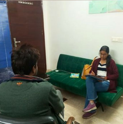 Nasha Mukti Kendra giving counselling about addiction treatment 